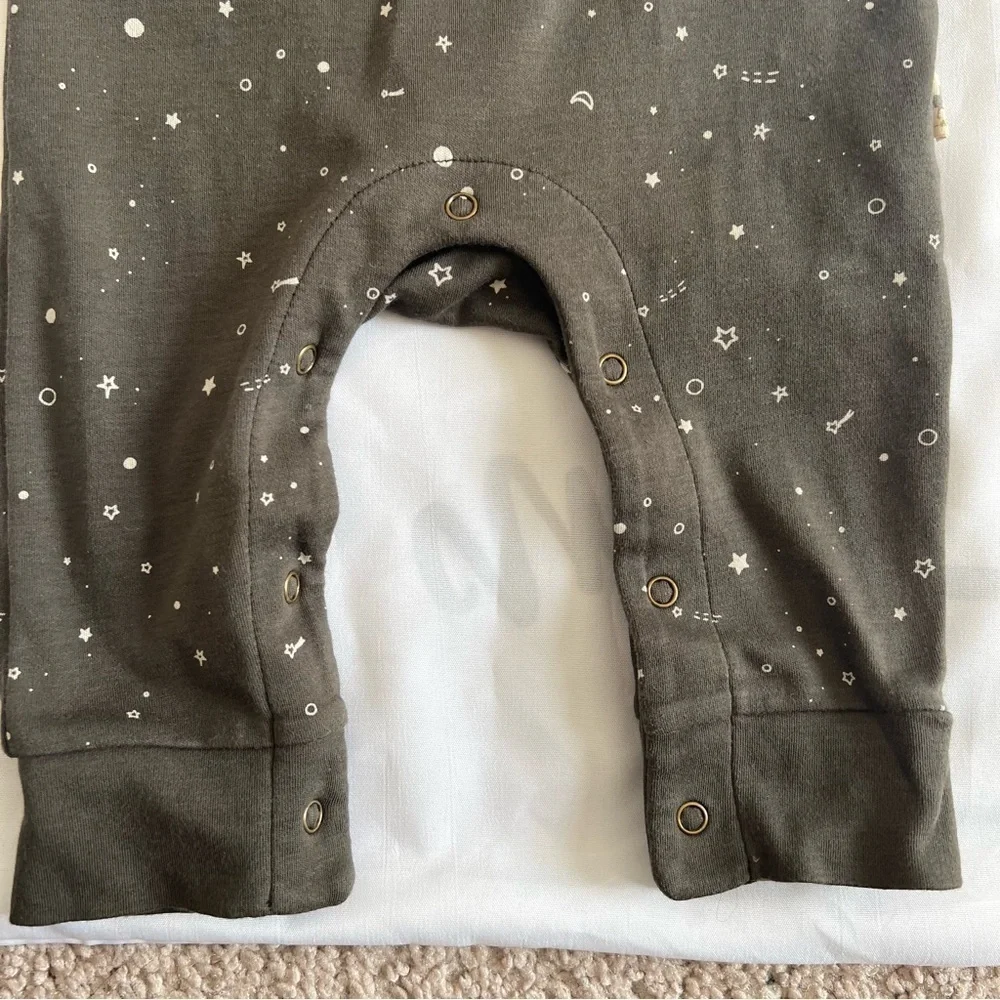 Red Caribou Close to the Stars Button Jumpsuit in Grey Size 0-3 Months